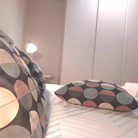 Combro 77 Charming By Get Your * Lisbon